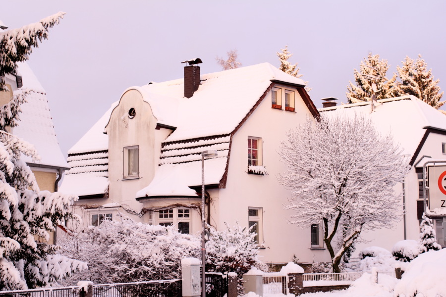 Lokation: Bergisch Gladbach, Bergisch Gladbach, Nordrhein-Westfalen, Deutschland, Kategorien: Winter, Haus, Datum: 17.12.2010