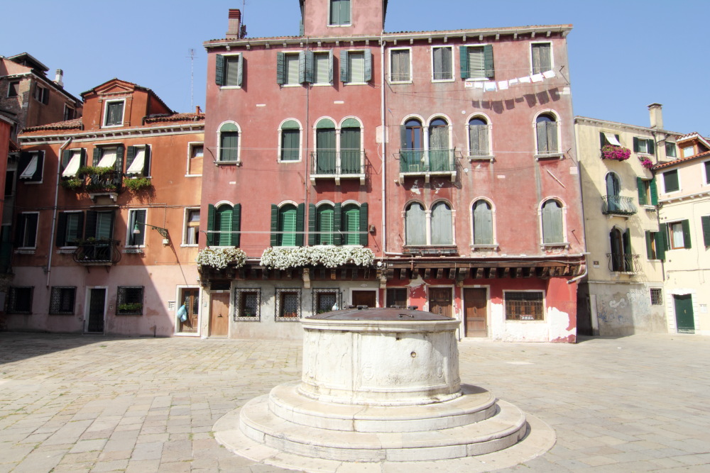 Lokation: Sestière di San Polo, Venezia, Veneto, Italien, Kategorien: Platz, Datum: 22.08.2011