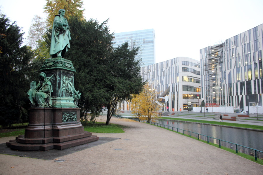 Lokation: Deutschland | Nordrhein-Westfalen | Düsseldorf | Stadtbezirk 01 Kategorien: Denkmal, Datum: 19.11.2013