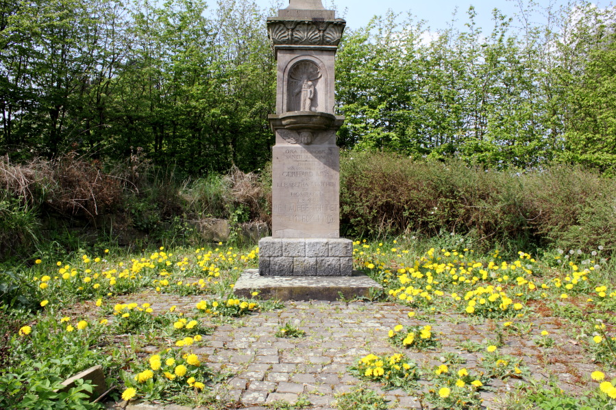 Lokation: Deutschland | Nordrhein-Westfalen | Bergisch Gladbach | Unterhombach Kategorien: Denkmal, Datum: 12.04.2014