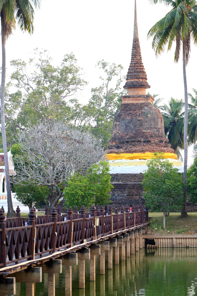 Lokation: Thailand | Sukhothai | Ban Dan Lan Hoi | Ban Mueang Kao Kategorien: See, Tempel, Datum: 13.02.2016