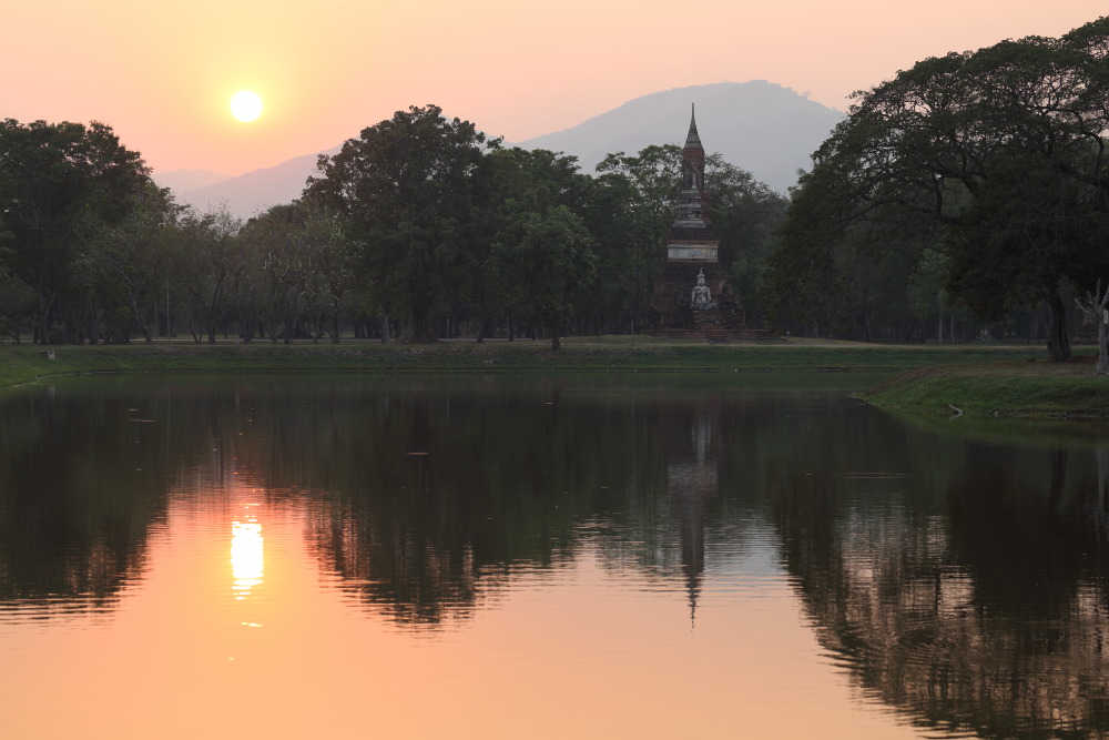 Lokation: Thailand | Sukhothai | Ban Dan Lan Hoi | Ban Mueang Kao Kategorien: Sonnenauf-,untergang, Datum: 14.02.2016