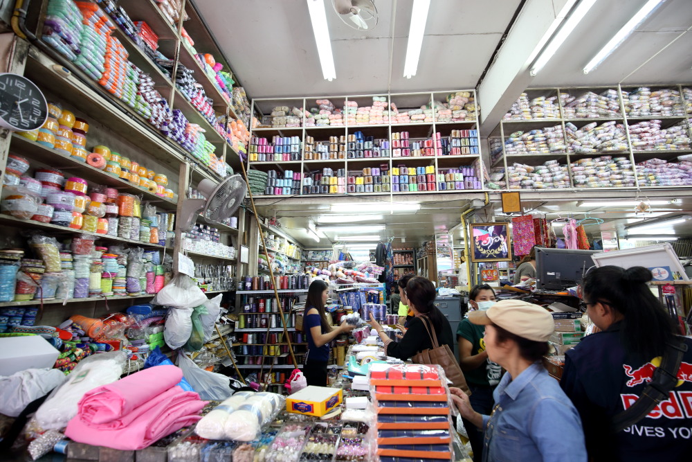 Lokation: Thailand | Chiang Mai | Muang Chiang Mai | Night Bazaar Kategorien: Geschäft, Datum: 16.02.2016