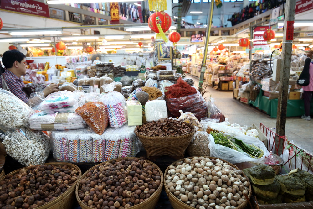 Lokation: Thailand | Chiang Mai | Muang Chiang Mai | Night Bazaar Kategorien: Markt, Datum: 19.02.2016