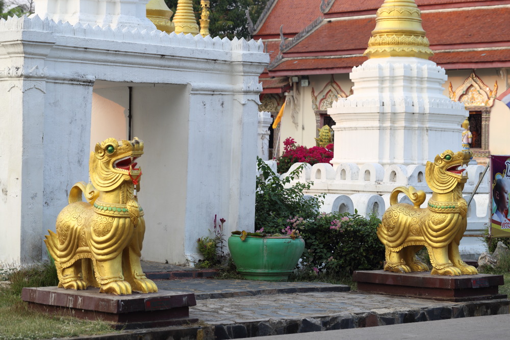 Lokation: Ban Wang Mo Phatthana, Muang Lampang, Lampang, Thailand, Kategorien: Tempel, Skulptur, Datum: 20.02.2016