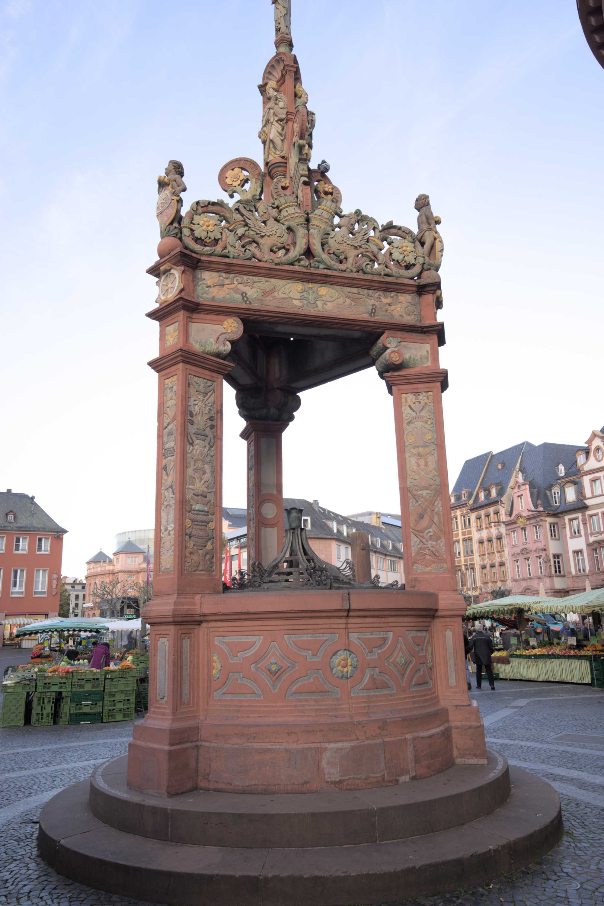Lokation: Deutschland | Rheinland-Pfalz | Mainz | Altstadt Kategorien: Stadt, Markt, Brunnen, Datum: 08.10.2022