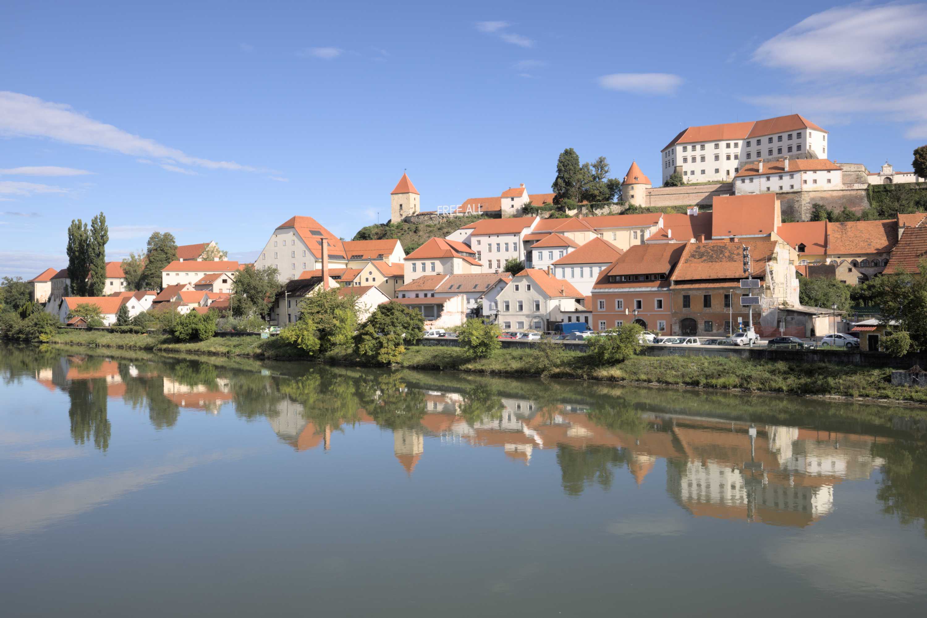 Lokation: Slowenien | Ostslowenien | Drau-Gegend | Ptuj Kategorien: Stadt, Fluss, Datum: 11.09.2022