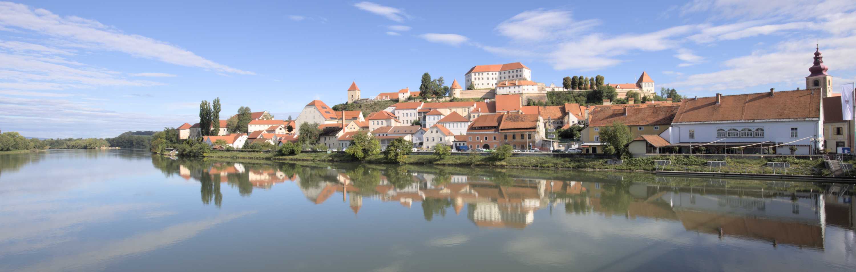 Lokation: Slowenien | Ostslowenien | Drau-Gegend | Ptuj Kategorien: Stadt, Fluss, Datum: 11.09.2022
