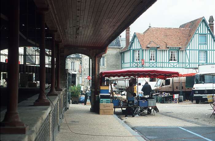 Markthalle, Lokation: Normandie, St. Pierre Kategorien: Gebäude, Datum: 12.08.2002