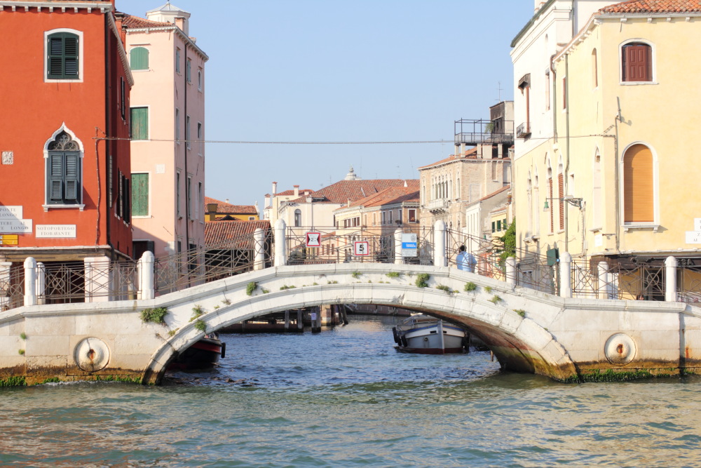 Lokation: Italien | Veneto | Dorsoduro | Sestière di Dorsoduro Kategorien: Brücke, Datum: 23.08.2011