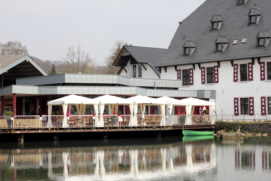 Lokation: Deutschland | Nordrhein-Westfalen | Bergisch Gladbach | Hochscherf Kategorien: Anwesen, Datum: 06.04.2012