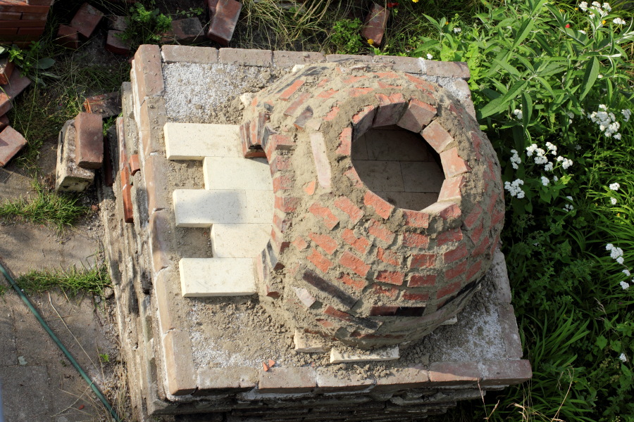 Holzbackofen Innenbogenschluss Vogelperspektive