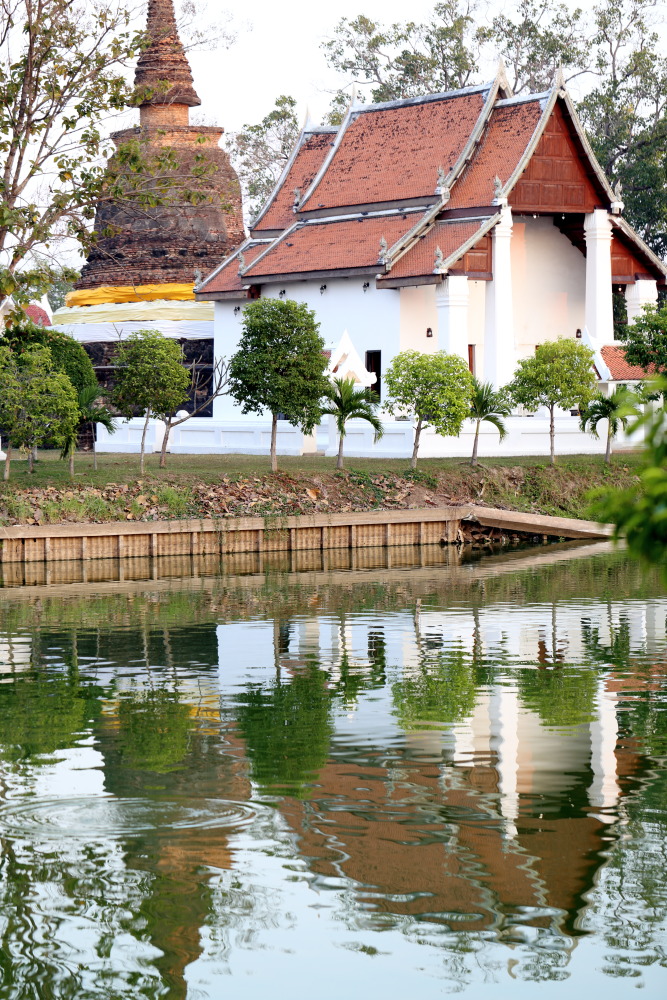 Lokation: Thailand | Sukhothai | Ban Dan Lan Hoi | Ban Mueang Kao Kategorien: See, Tempel, Datum: 13.02.2016