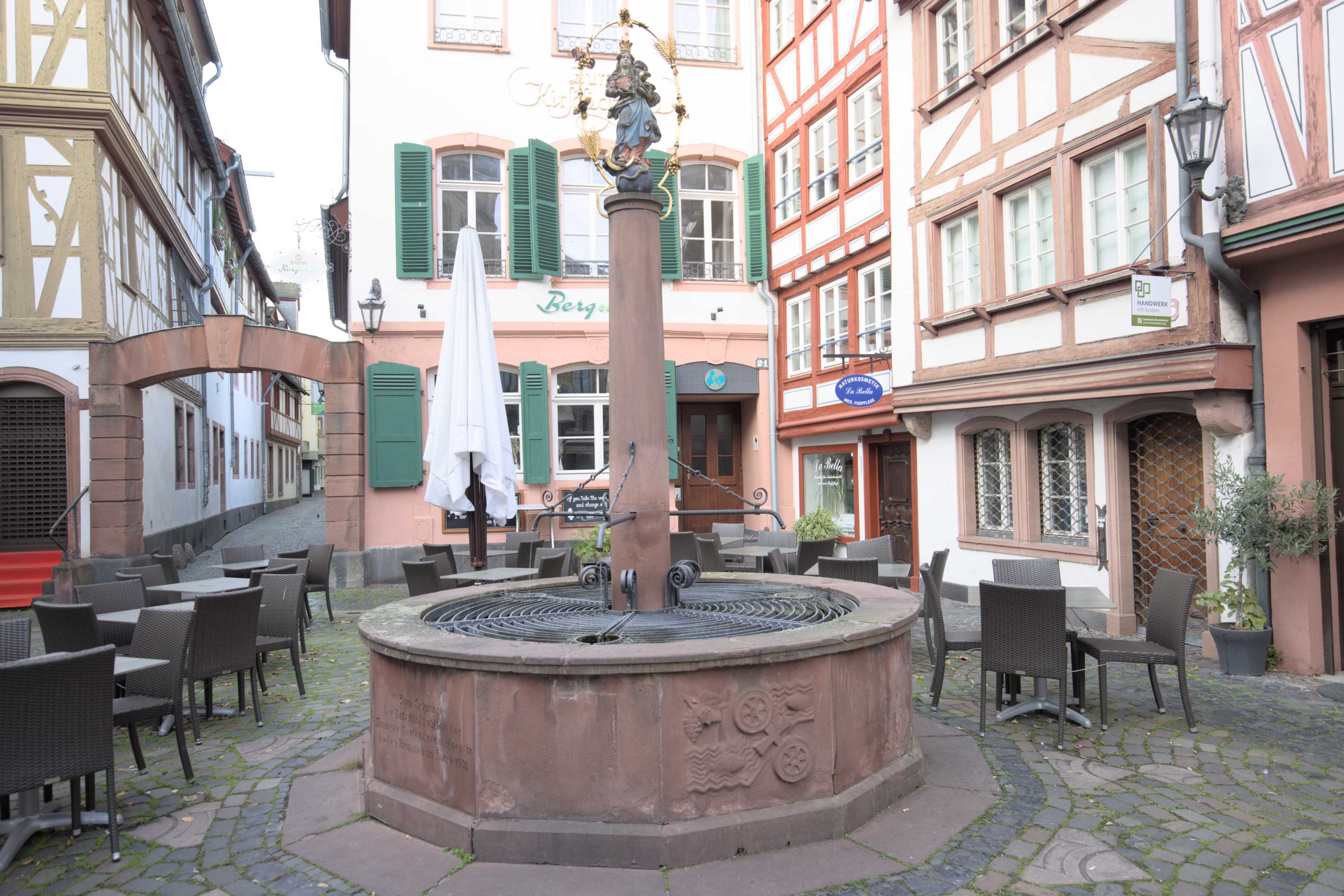 Lokation: Deutschland | Rheinland-Pfalz | Mainz | Altstadt Kategorien: Stadt, Brunnen, Datum: 08.10.2022