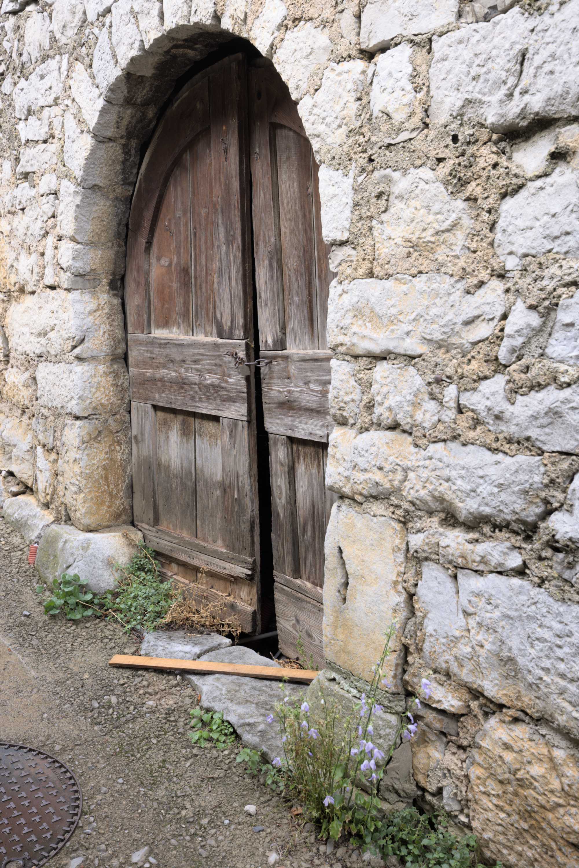 Lokation: Slowenien | Westslowenien | Küsten- und Karstgebiet | Komen Kategorien: Türen, Datum: 15.09.2022