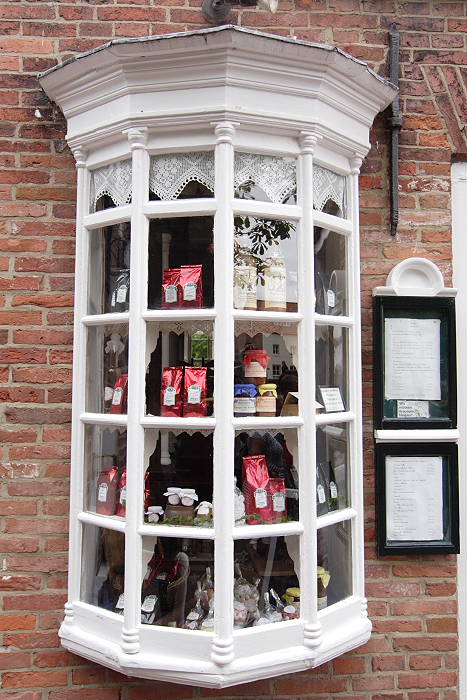 Lokation: Ostfriesland, Greetsiel Kategorien: Fenster, Datum: 17.07.2005