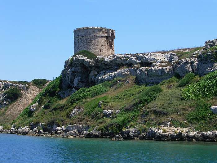 Lokation: Menorca Kategorien: Meer, Gebäude, Datum: 28.06.2004